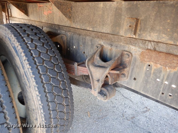 image for item HP9105 2004 International 4300  flatbed truck with conveyor