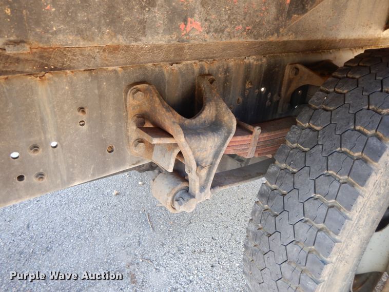 image for item HP9105 2004 International 4300  flatbed truck with conveyor