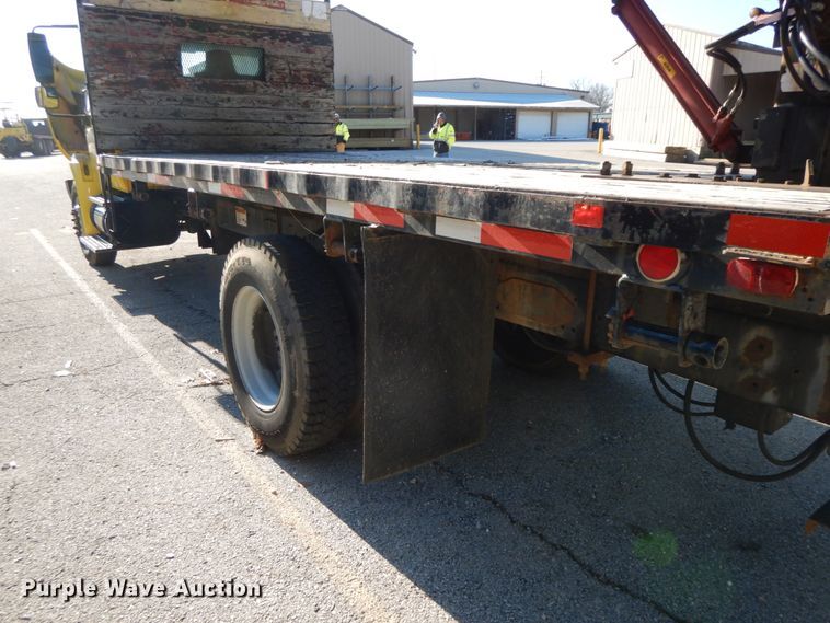 image for item HP9105 2004 International 4300  flatbed truck with conveyor