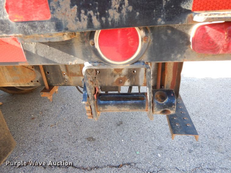 image for item HP9105 2004 International 4300  flatbed truck with conveyor