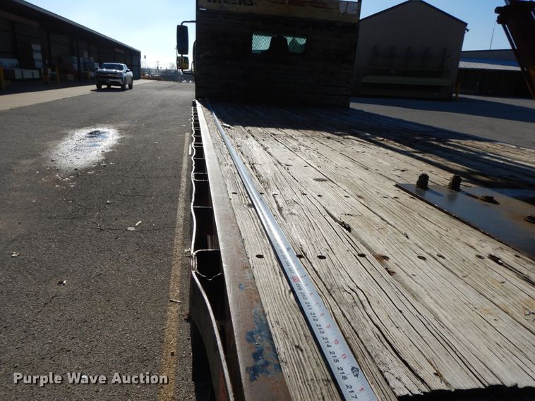 image for item HP9105 2004 International 4300  flatbed truck with conveyor