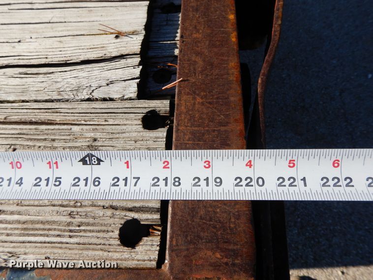 image for item HP9105 2004 International 4300  flatbed truck with conveyor