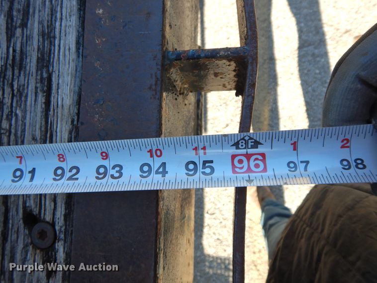 image for item HP9105 2004 International 4300  flatbed truck with conveyor