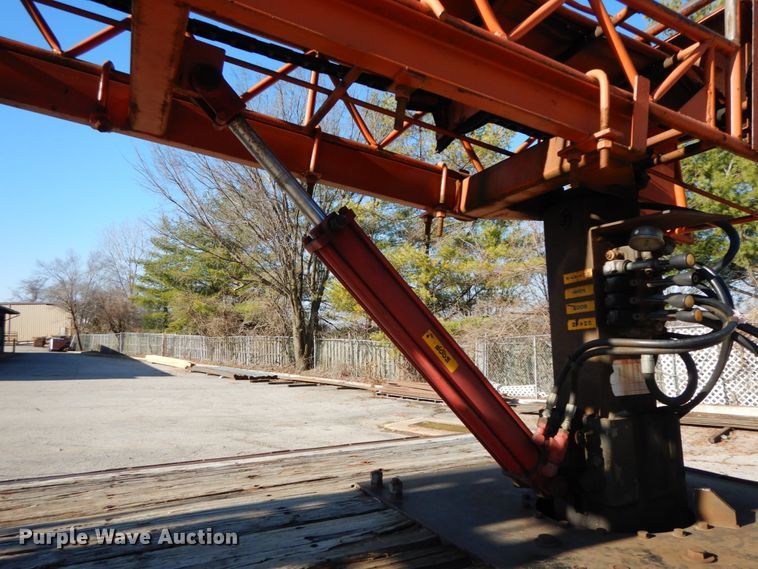 image for item HP9105 2004 International 4300  flatbed truck with conveyor