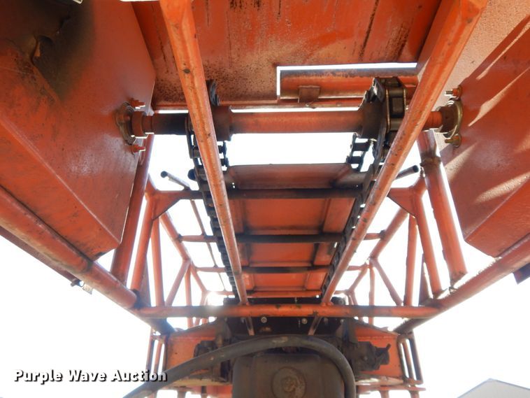 image for item HP9105 2004 International 4300  flatbed truck with conveyor