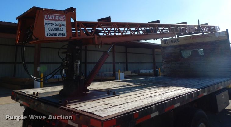 image for item HP9105 2004 International 4300  flatbed truck with conveyor