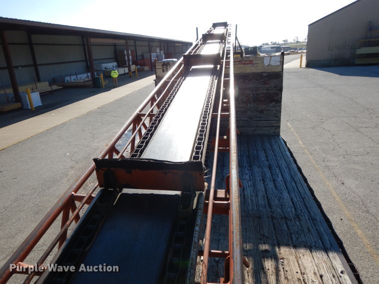 image for item HP9105 2004 International 4300  flatbed truck with conveyor