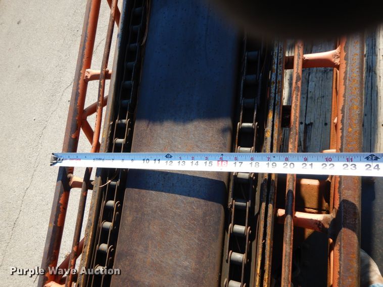 image for item HP9105 2004 International 4300  flatbed truck with conveyor