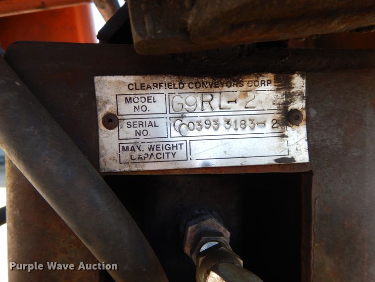 image for item HP9105 2004 International 4300  flatbed truck with conveyor