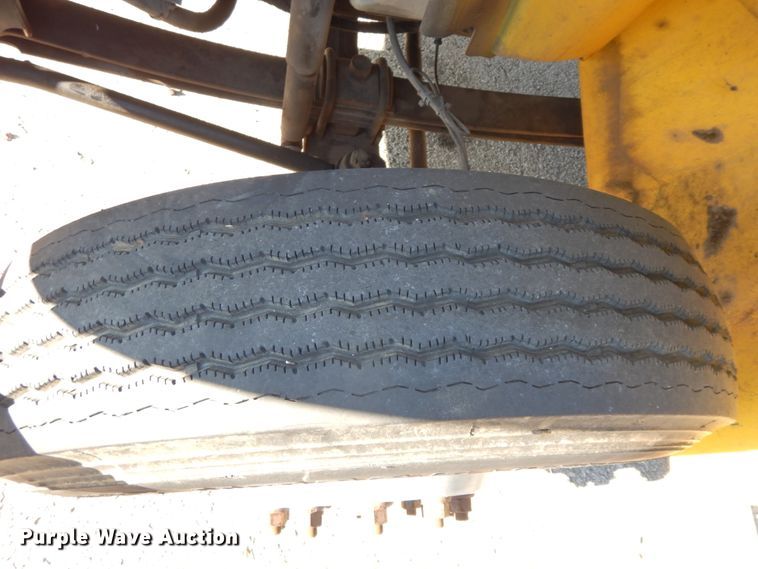 image for item HP9105 2004 International 4300  flatbed truck with conveyor