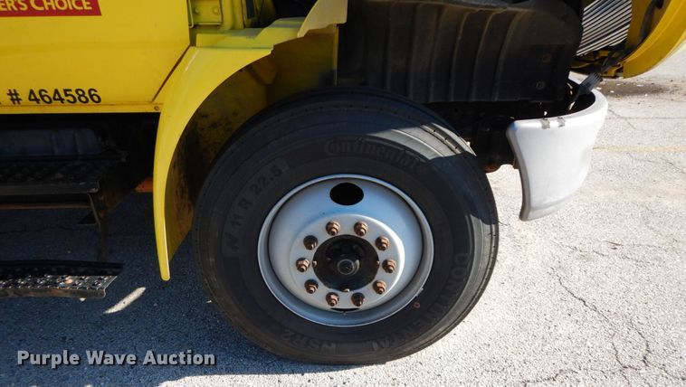 image for item HP9105 2004 International 4300  flatbed truck with conveyor