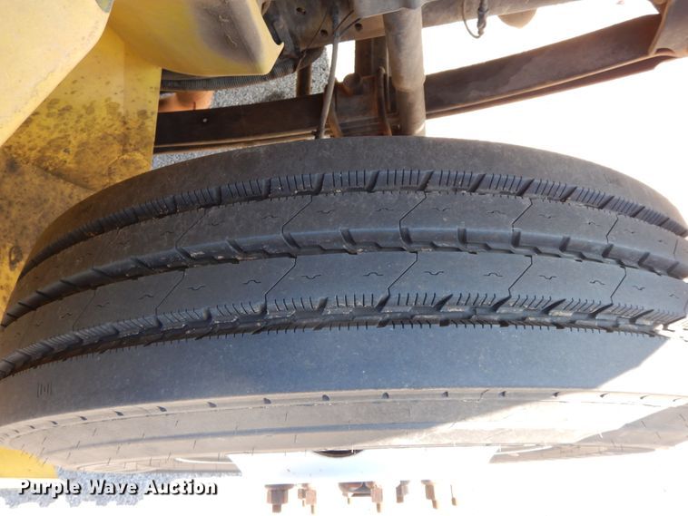 image for item HP9105 2004 International 4300  flatbed truck with conveyor