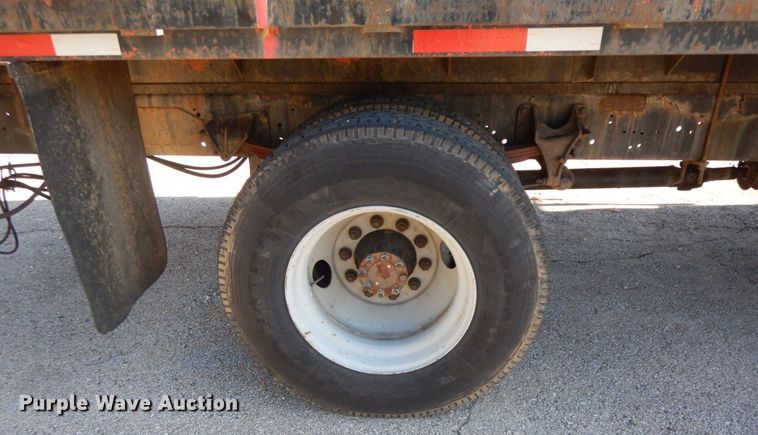 image for item HP9105 2004 International 4300  flatbed truck with conveyor