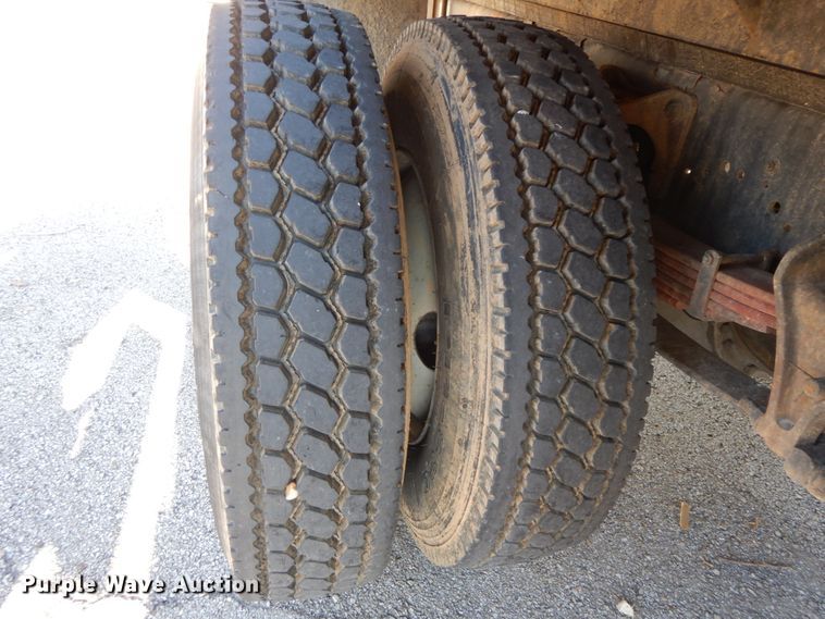 image for item HP9105 2004 International 4300  flatbed truck with conveyor