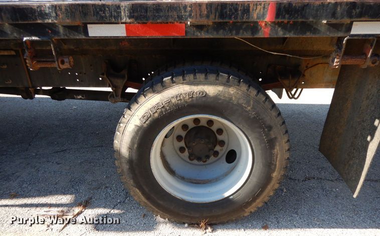 image for item HP9105 2004 International 4300  flatbed truck with conveyor