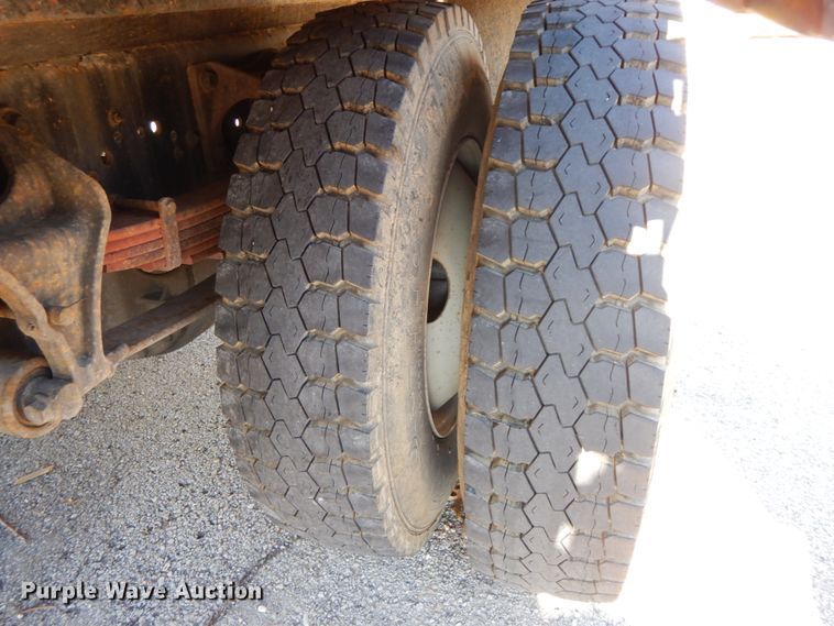 image for item HP9105 2004 International 4300  flatbed truck with conveyor