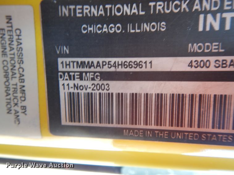 image for item HP9105 2004 International 4300  flatbed truck with conveyor