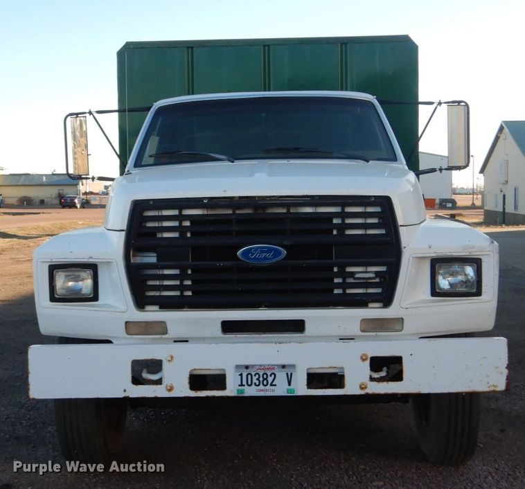 image for item HU9968 1988 Ford F700  chipper truck