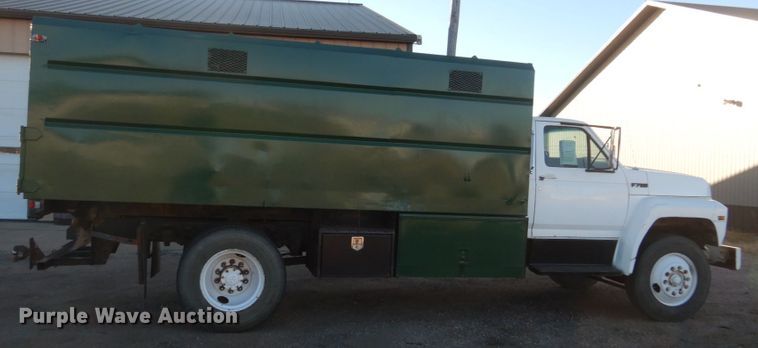 image for item HU9968 1988 Ford F700  chipper truck