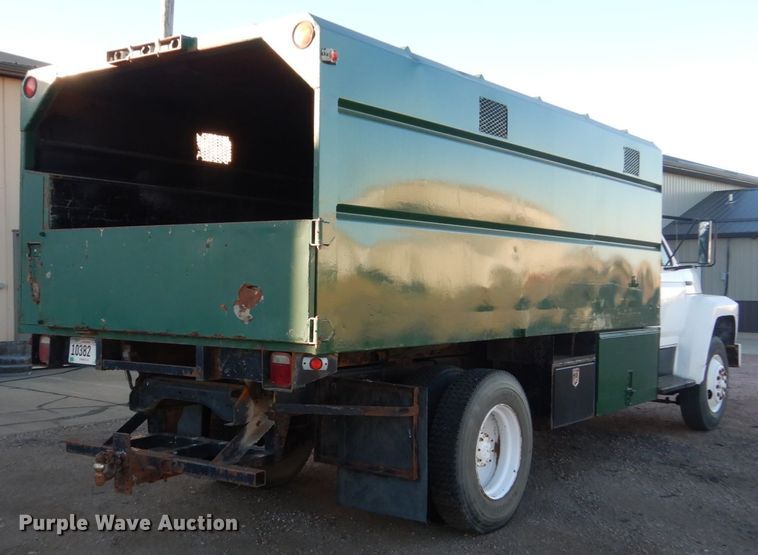 image for item HU9968 1988 Ford F700  chipper truck