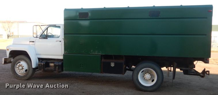 image for item HU9968 1988 Ford F700  chipper truck