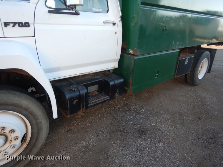 image for item HU9968 1988 Ford F700  chipper truck