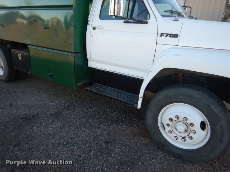 image for item HU9968 1988 Ford F700  chipper truck