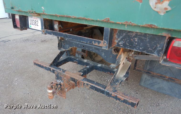 image for item HU9968 1988 Ford F700  chipper truck