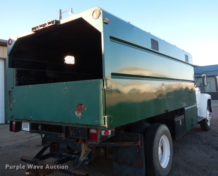 image for item HU9968 1988 Ford F700  chipper truck