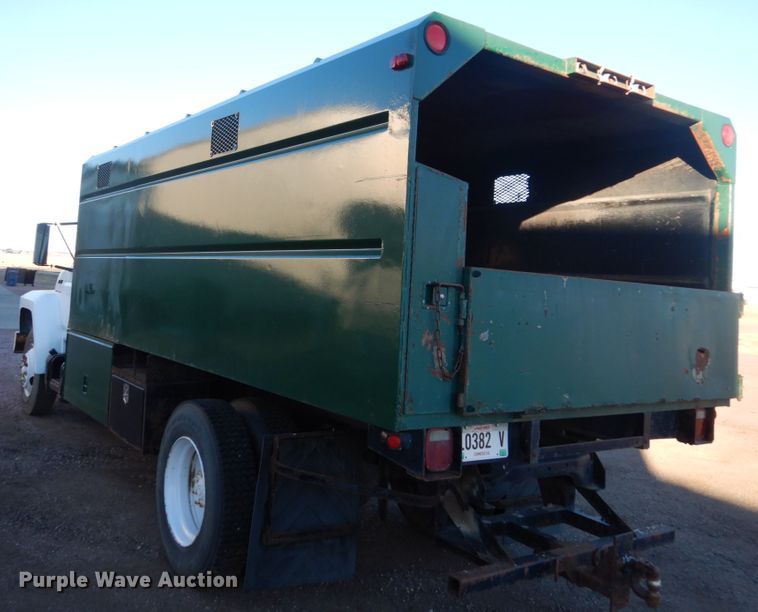 image for item HU9968 1988 Ford F700  chipper truck