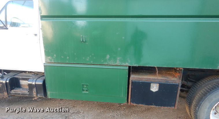 image for item HU9968 1988 Ford F700  chipper truck