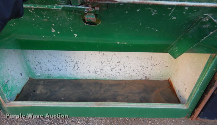 image for item HU9968 1988 Ford F700  chipper truck