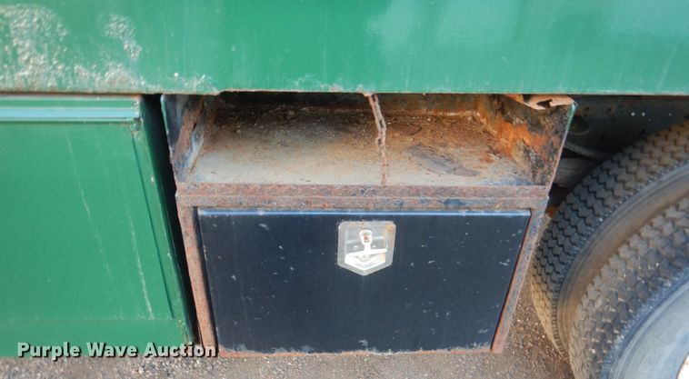 image for item HU9968 1988 Ford F700  chipper truck