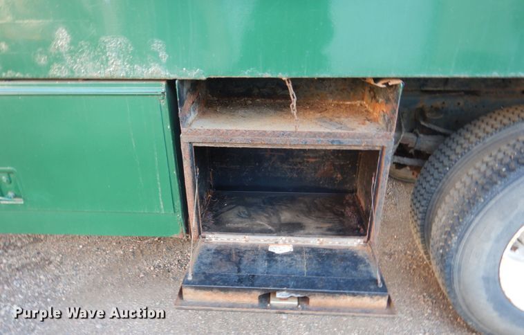 image for item HU9968 1988 Ford F700  chipper truck