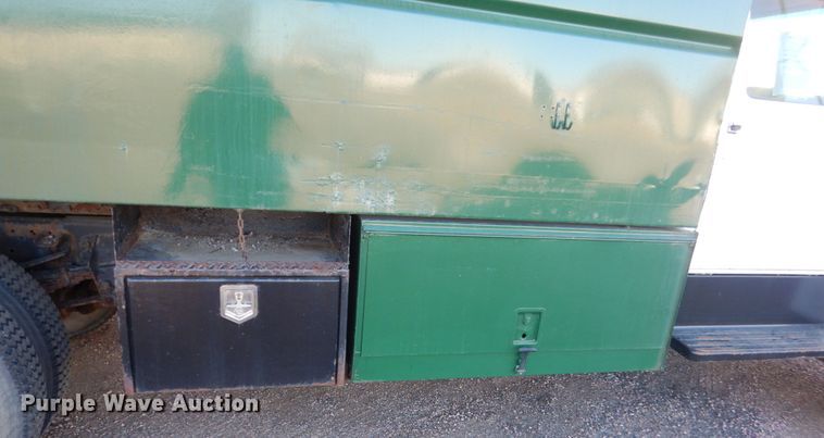 image for item HU9968 1988 Ford F700  chipper truck