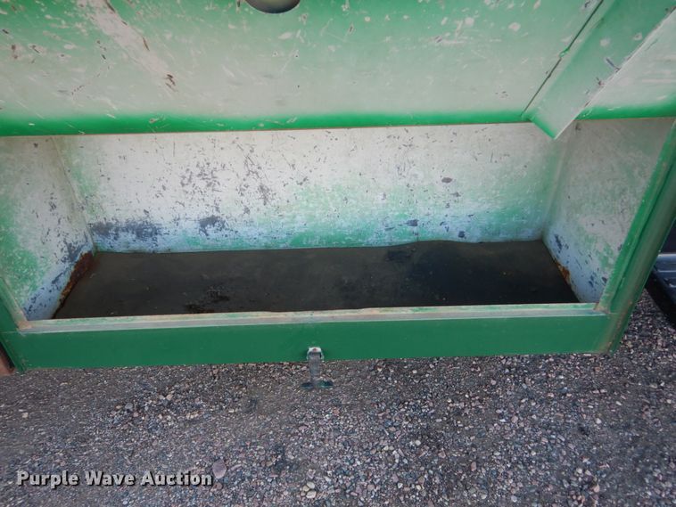 image for item HU9968 1988 Ford F700  chipper truck