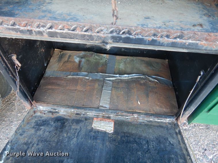 image for item HU9968 1988 Ford F700  chipper truck