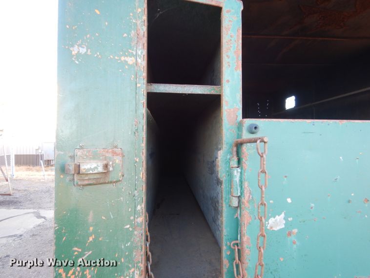 image for item HU9968 1988 Ford F700  chipper truck