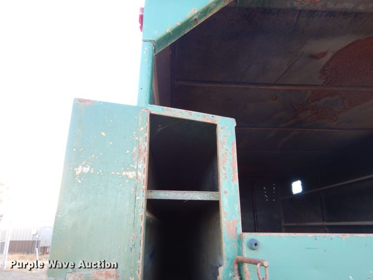 image for item HU9968 1988 Ford F700  chipper truck