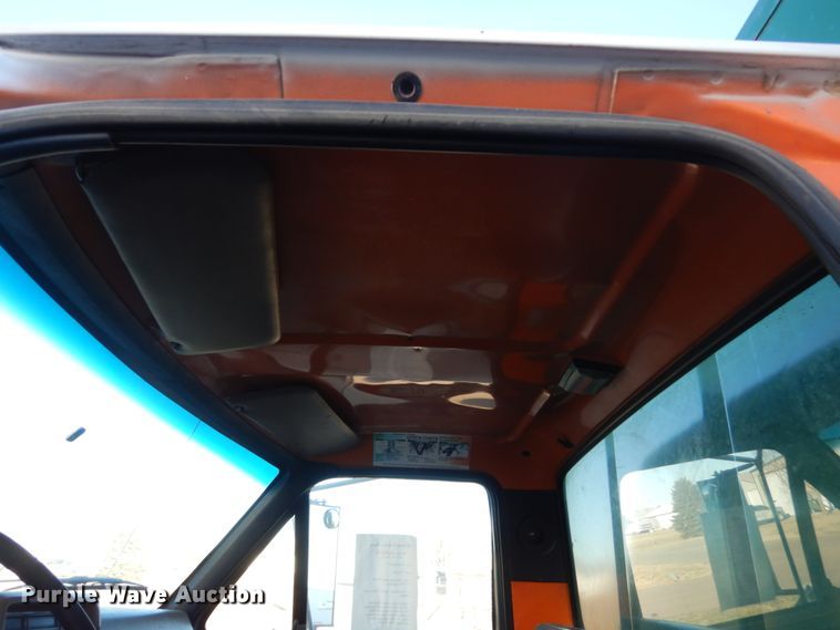 image for item HU9968 1988 Ford F700  chipper truck