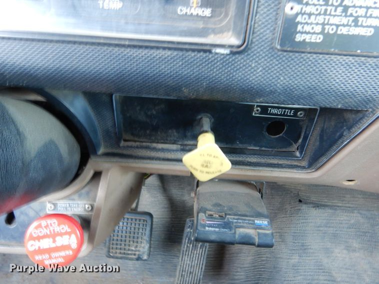 image for item HU9968 1988 Ford F700  chipper truck