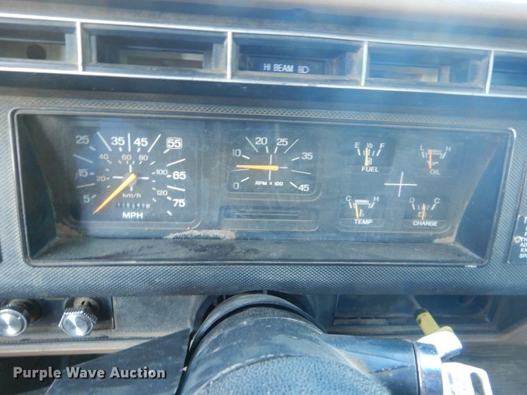 image for item HU9968 1988 Ford F700  chipper truck