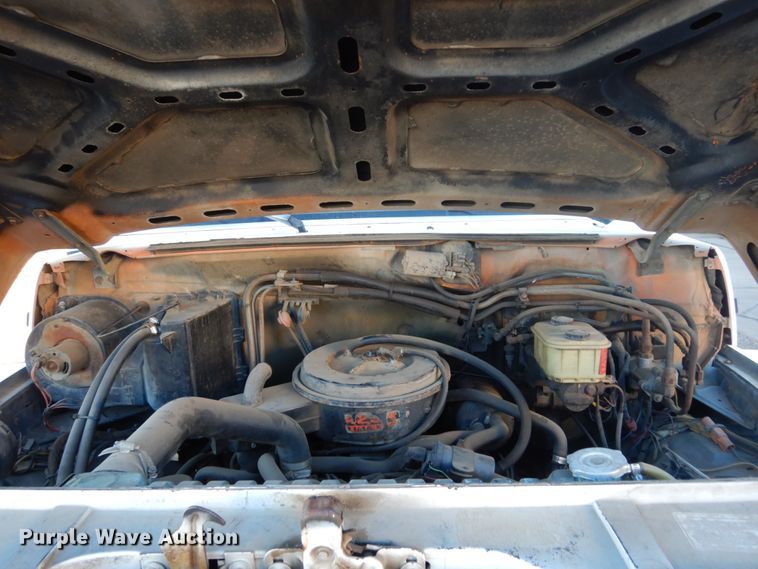 image for item HU9968 1988 Ford F700  chipper truck