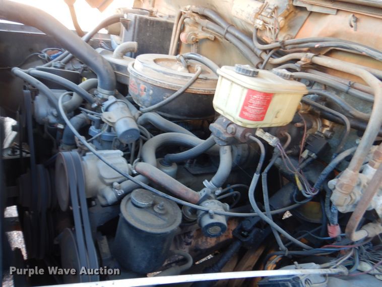 image for item HU9968 1988 Ford F700  chipper truck