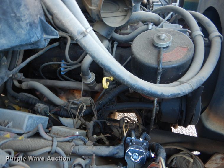 image for item HU9968 1988 Ford F700  chipper truck