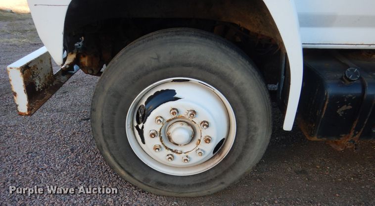 image for item HU9968 1988 Ford F700  chipper truck