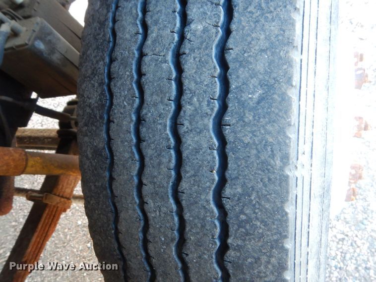 image for item HU9968 1988 Ford F700  chipper truck