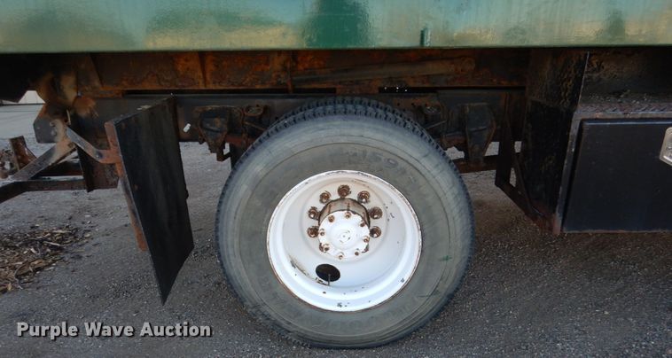 image for item HU9968 1988 Ford F700  chipper truck