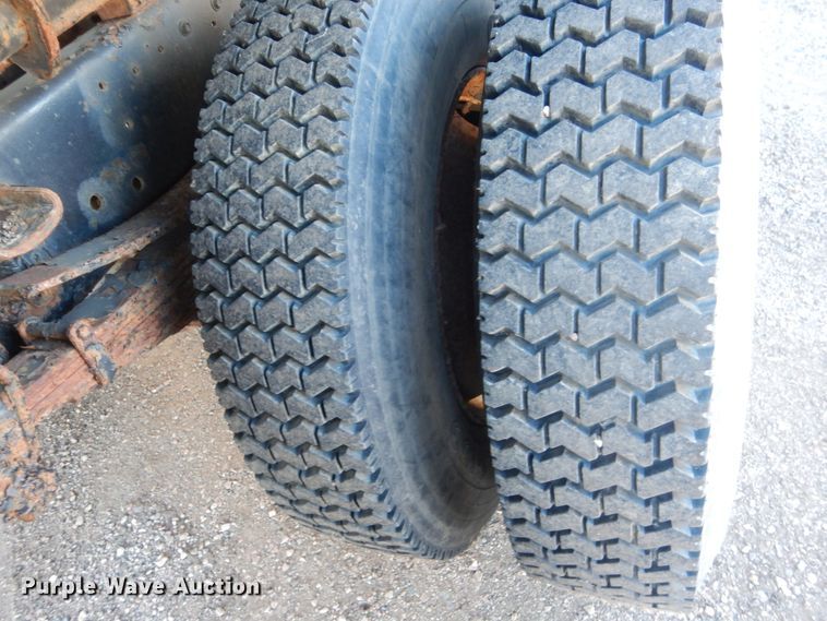 image for item HU9968 1988 Ford F700  chipper truck