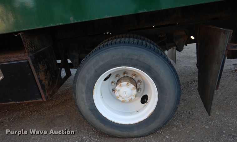 image for item HU9968 1988 Ford F700  chipper truck